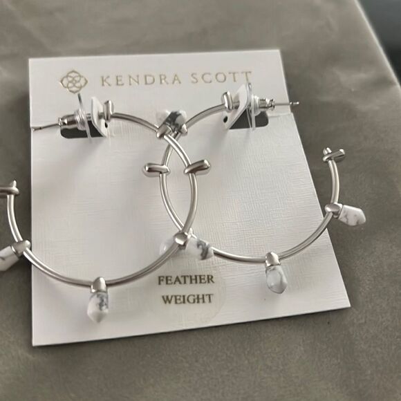 NWT KENDRA SCOTT Freida Rhodium Plated Hoop Earrings B - Picture 1 of 3